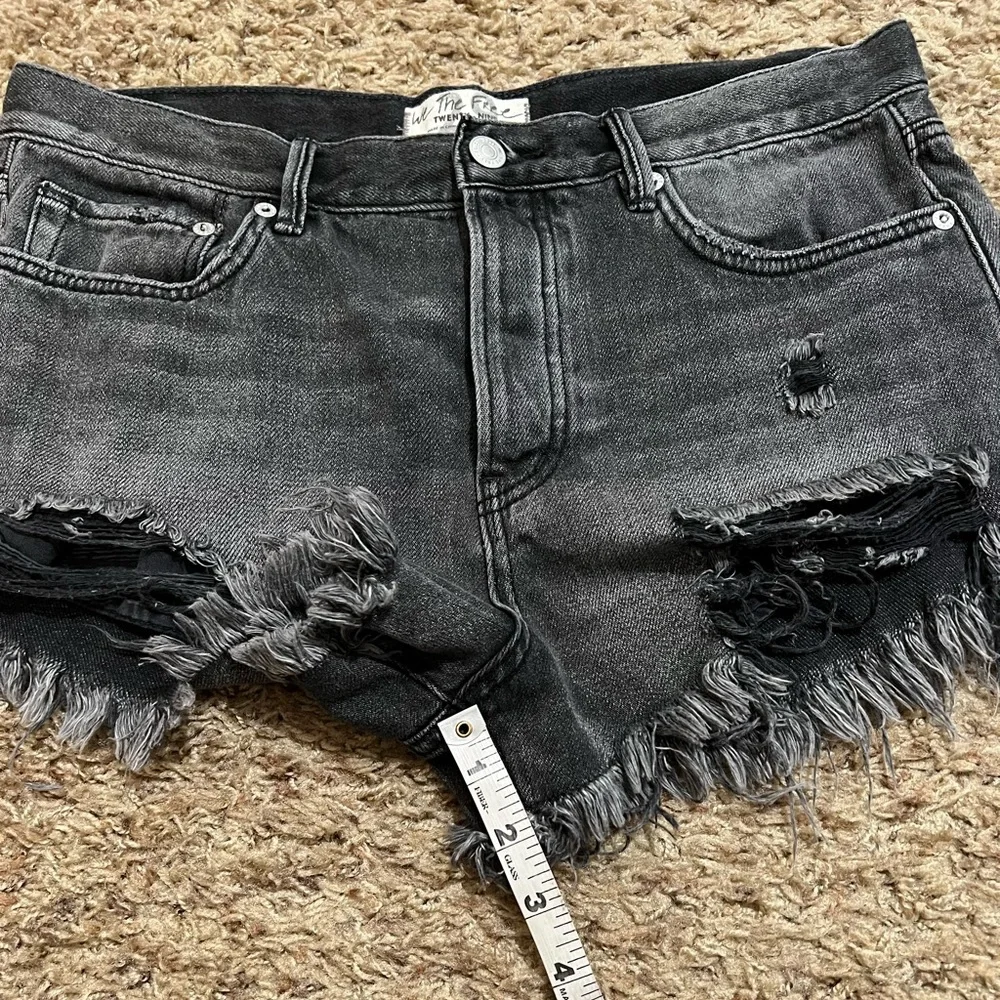 [Free People] Black Washed Frayed Distressed Jean Shorts Sexy Rodeo Size 29 - Picture 6 of 7